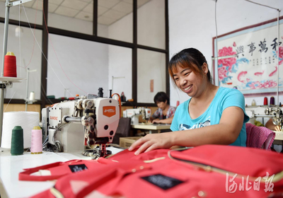 河北沙河 为留守妇女开辟就业新路径，箱包销售助力乡村振兴