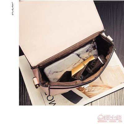 时尚搭配新宠 2017欧美新款冰激凌徽章小方包