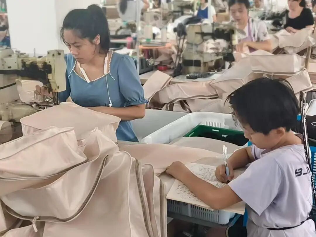 从人大应用经济视角看箱包销售 市场、策略与消费趋势分析